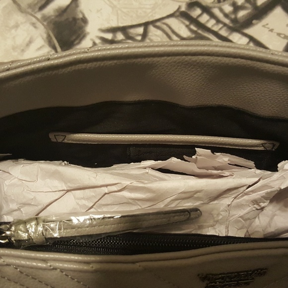 NWT VICTORIA'S SECRET V-Quilt Tote Shoulder Bag - Picture 7 of 8